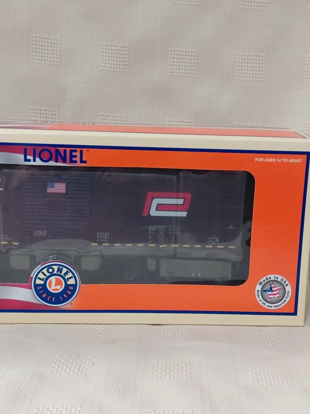 New Lionel METCA Penn Central PCTC 45612 Boxcar With Opening Doors 1901191 NIB - Picture 4 of 7